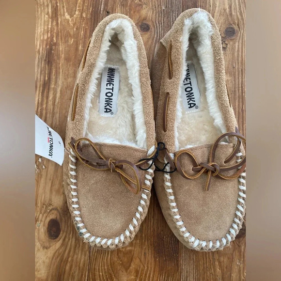 Minnetonka Women’s Suede Moccasin Indoor/Outdoor‎ Slippers Faux Fur Lining 5 NWT - Picture 8 of 11